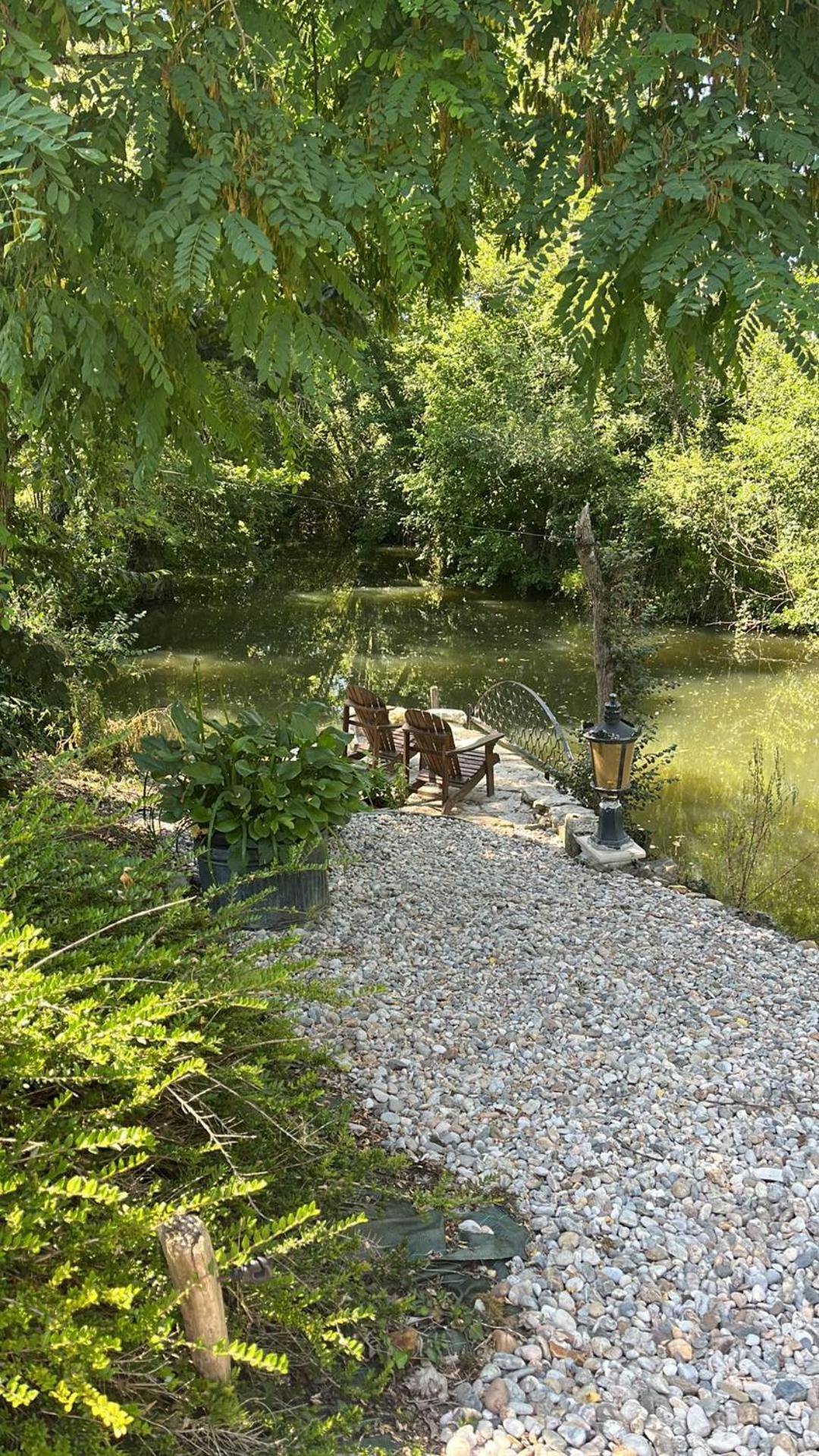 En Bord De Riviere Bed and Breakfast Casseneuil Eksteriør billede